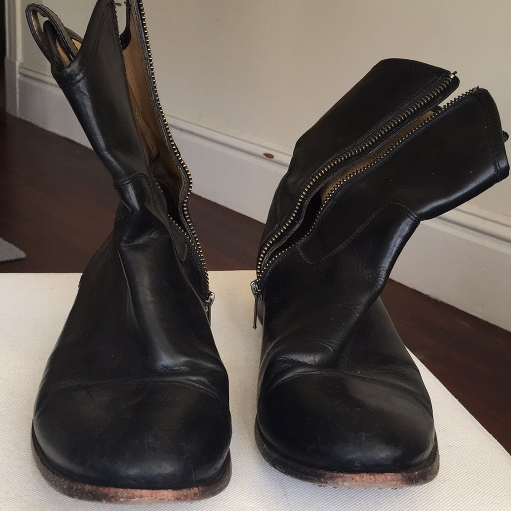 Frye Anna Shortie - Picture 2 of 6